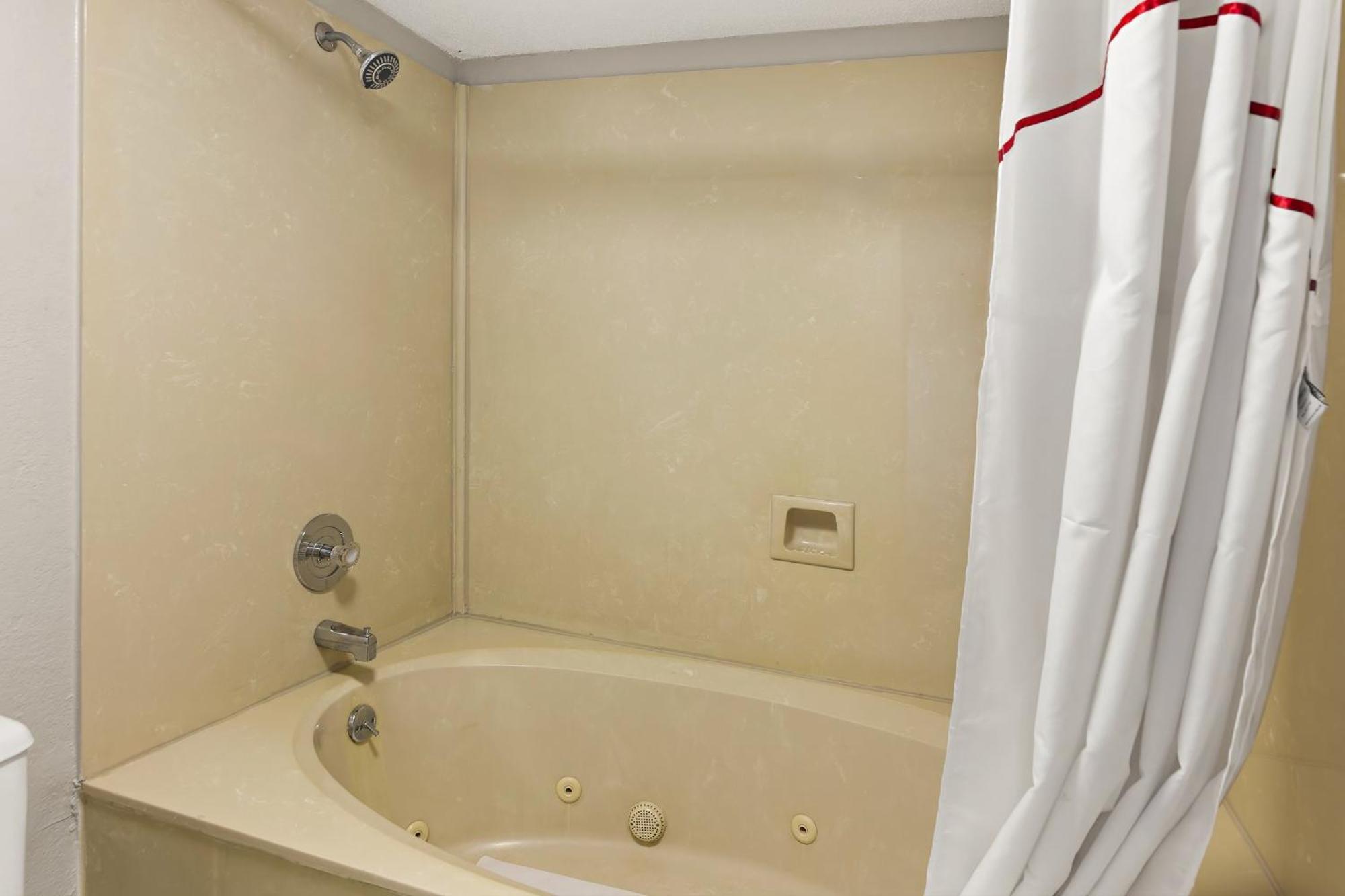 Red Roof Inn & Suites Monroe, Nc Экстерьер фото